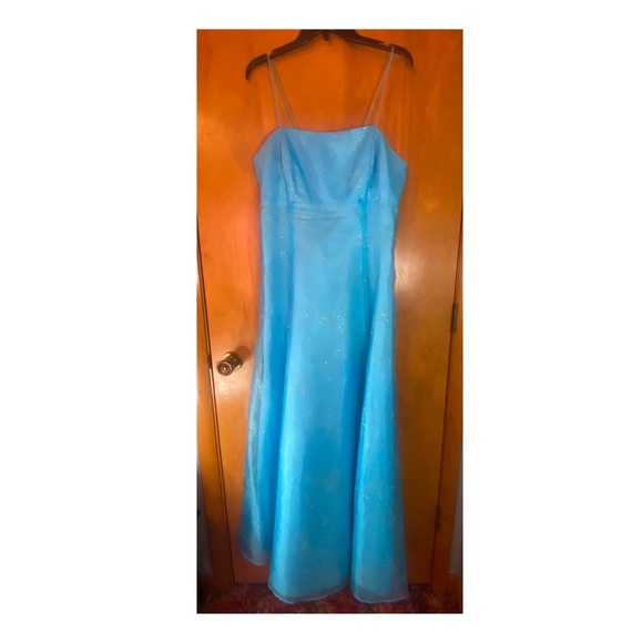 Formal Dress - Picture 1 of 4